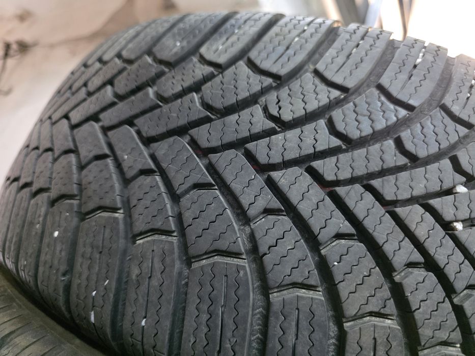 2бр Зимни гуми 205 60 16 - Bridgestone- DOT 2025