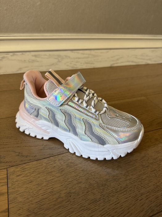 Кроссовки на девочку