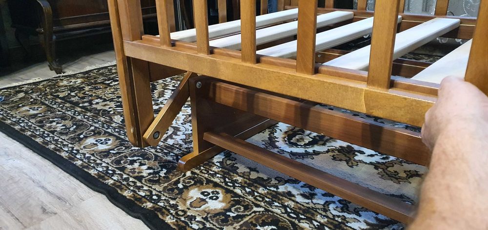 Кроватка детская, деревянная