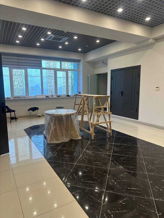 А.Кодирий.Монумент мужества.Сдам в аренду бизнес центр 5 этажей из 7.