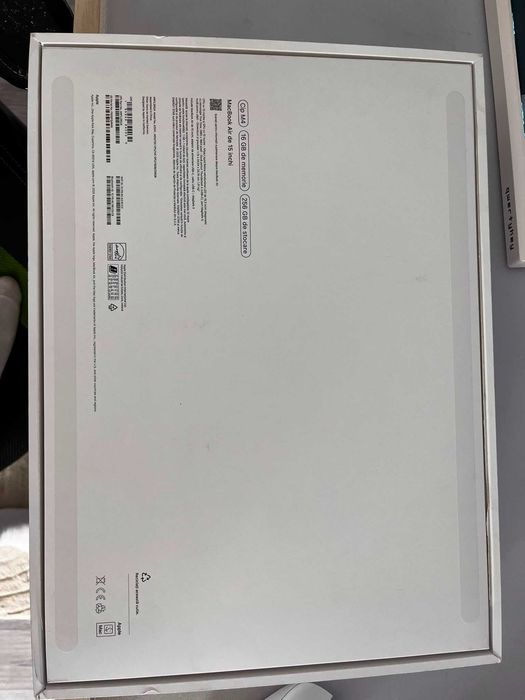 MacBook Air 15, M4, 16GB RAM, 10 nuclee, 256GB