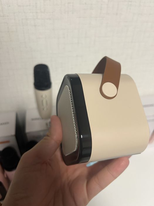 Караоке колонка с два микрофона, LED светлини и Bluetooth