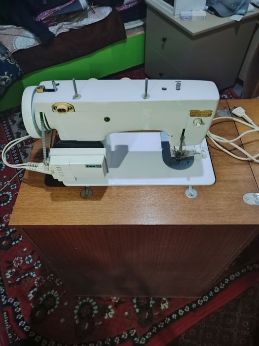 Швейная машинка сотилади