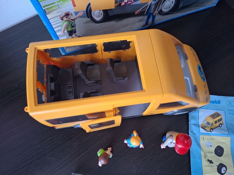 Playmobil City Life (6866) Autobuzul școlar.
