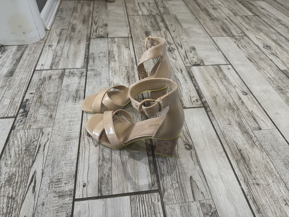 Оригинални Сандали Guess