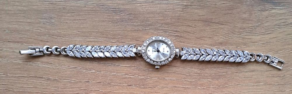 Vând ceas de argint, brățară mica