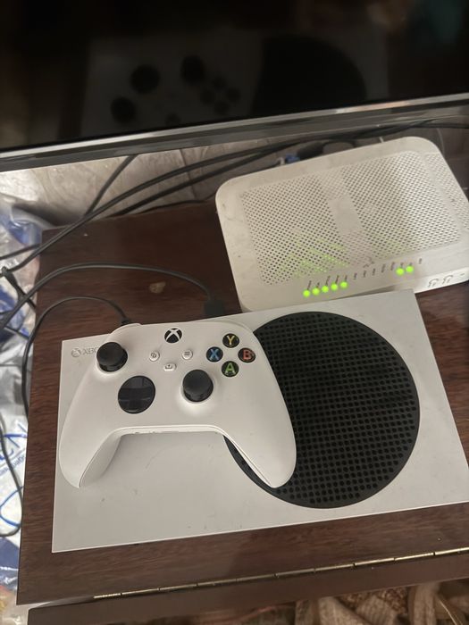 Продам Xbox Series S
