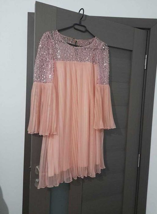 Vand rochiță pret 270