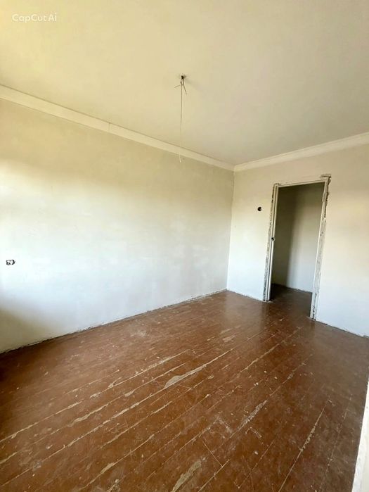 Продам 2х комнатную с балконом