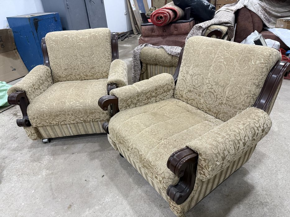 Комплект диван и кресла для гостинной.