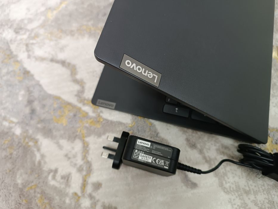 Ноутбук Lenovo IdeaPad V15 Современный.