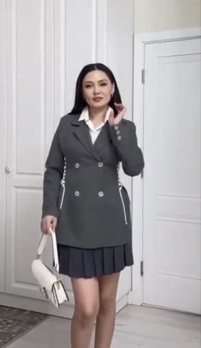 Жакеты костюмы 42-44 размера