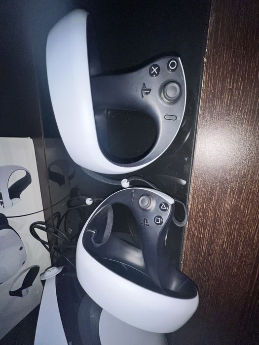 Продам почти новый VR 2 play station