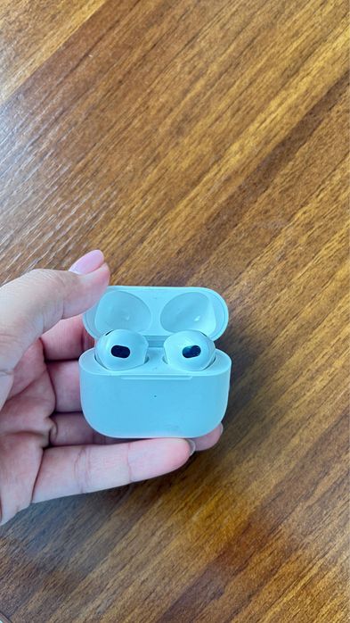 Продам airpods 2 и airpods 3 pro