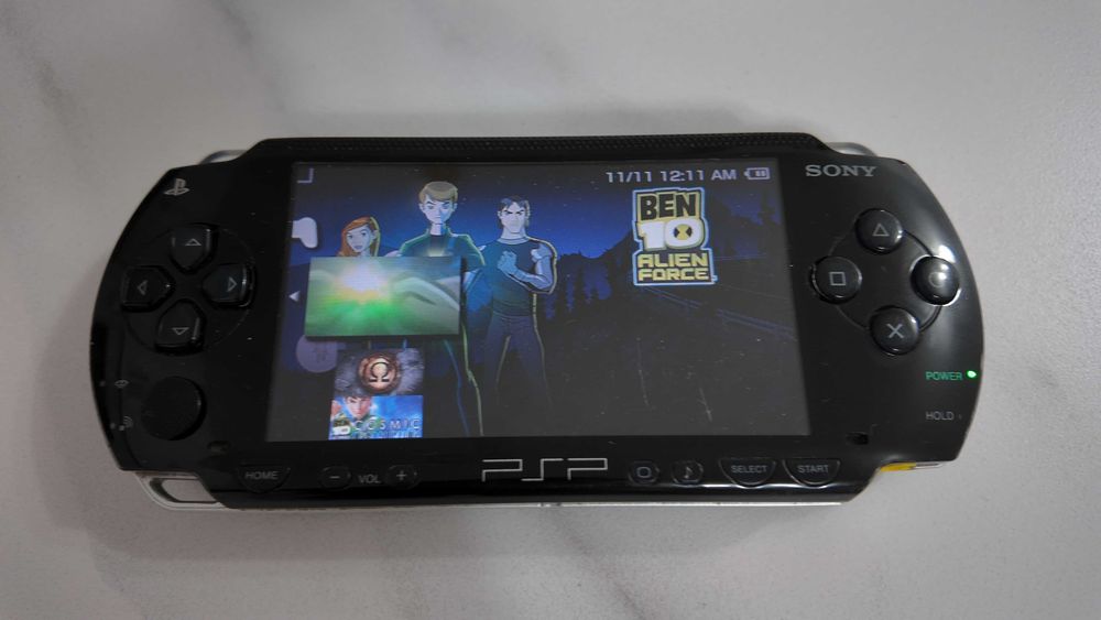 Sony PSP с игри + калъф + зарядно, готово за игра
