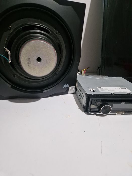 Vand casetofon jvc+subwoofer si 2 sateliti
