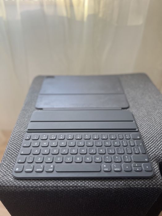 Vând tastatură iPad Pro. Smart Keyboard Folio.