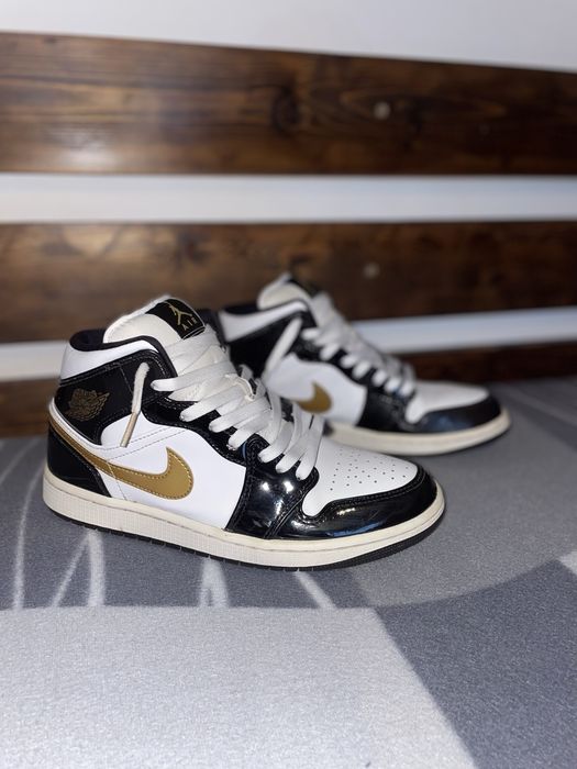 Air Jordan 1 Mid Patent Black Gold