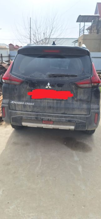 Mitsubishi Xpander cross