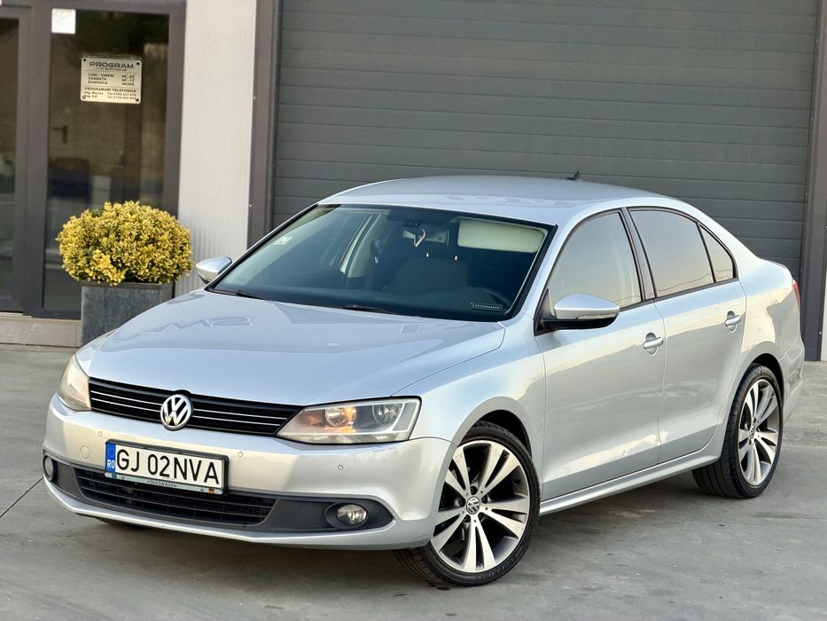 VOLKSWAGEN Jetta 2012 — imagine 1