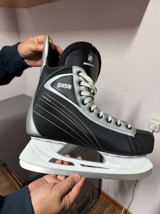 Коньки  б/у  в  хорошем  состояние  торг  есть