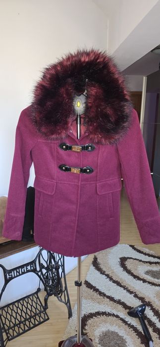 Palton dama cu guler de blanita mărimea 366 .Produsul este nou .