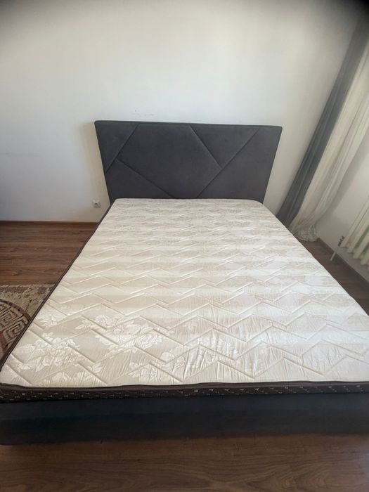 Продам кровать 180*200, с матрасом.