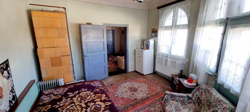 Vilă interbelica cu suflet, curte mare și vedere spre dealuri