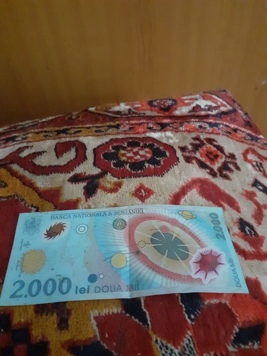 Bancnota 2000 lei cu eclipsa de colectie