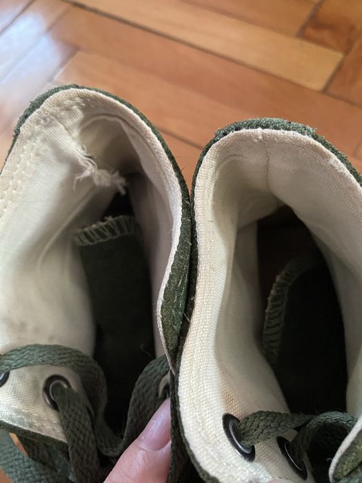 Tenişi Converse.