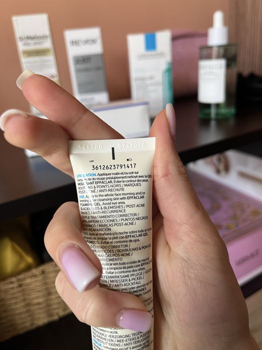 Козметика centella, adapalene, la roche possay, vitamin C