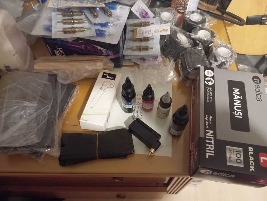 Kit tatuat, masina de tatuat cu consumabile si accesorii, kit tatuaje