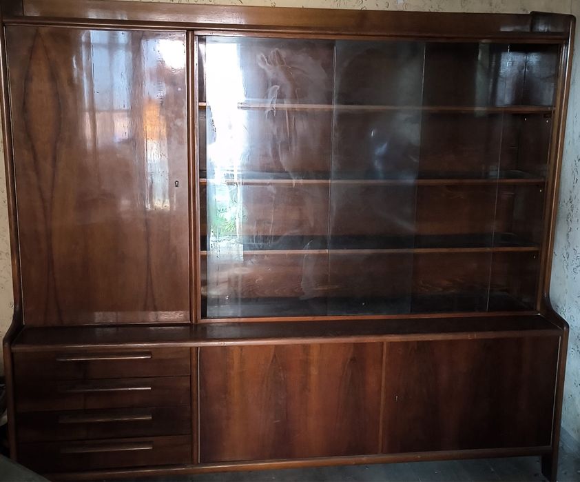 Donatie biblioteca si pat cu dormeza