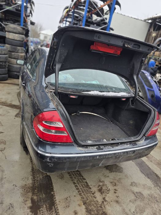 Mercedes e320 D 2003g На части само