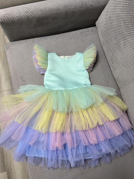 Продам красивое платье на девочку