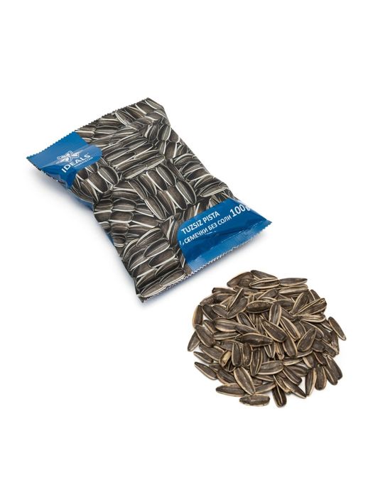 Орехи, снековая продукция в ассортименте. Сухофрукты.