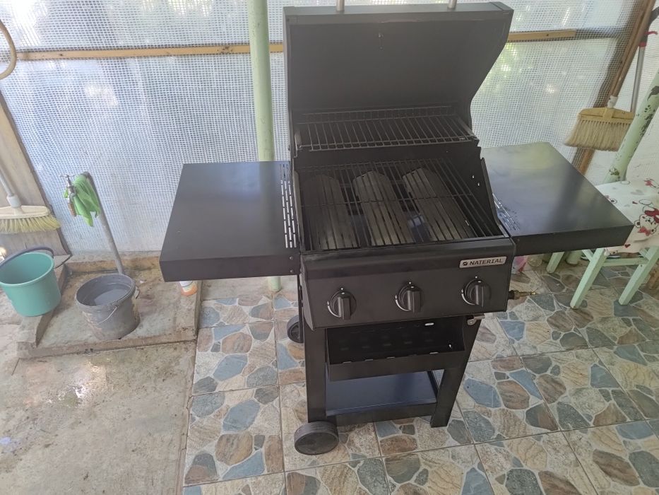 Vând grătar Naterial cu 3 arzatoare
