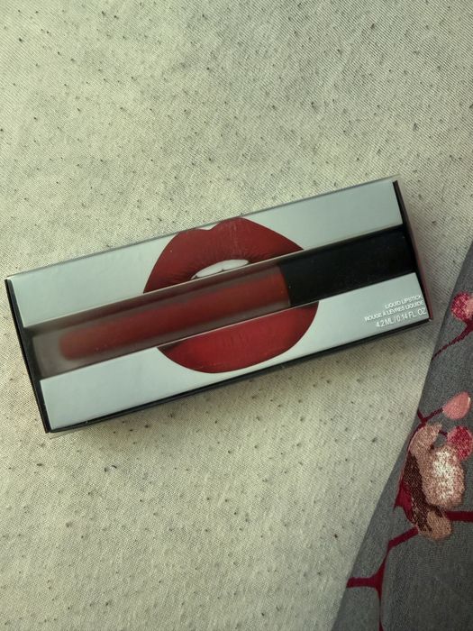Huda MATTE червило