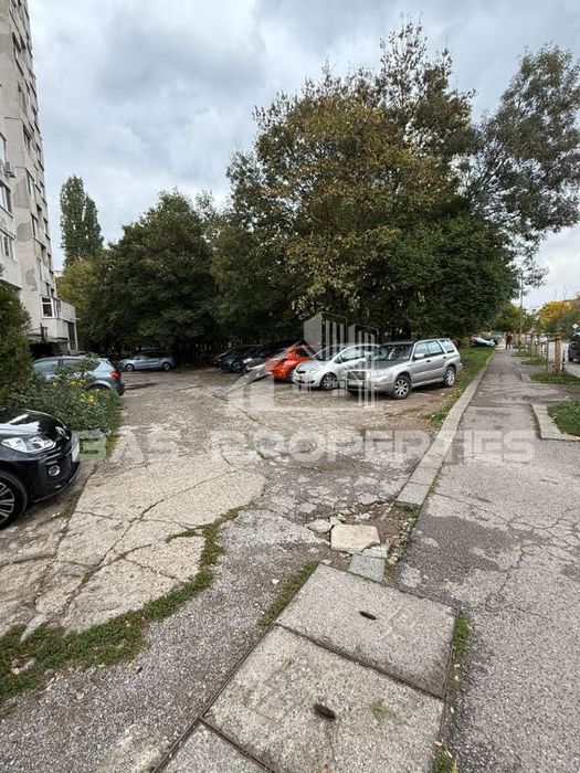 Продава се Тристаен апартамент в София, Света Троица - 103 кв.м за 1748 €/кв.м - Снимка #11