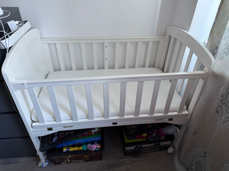 Pătuț bebeluș tip leagăn