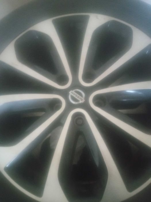 4 гуми със джанти летни18 R  1300лв нисан x-Trail the31