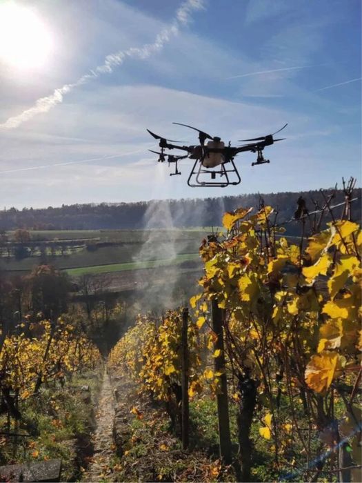 Пръскане със земеделски дрон