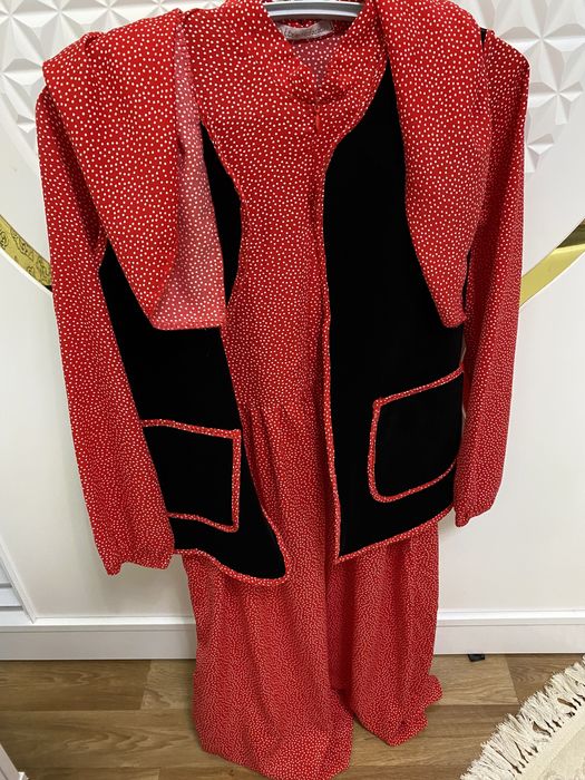 Платье с платком