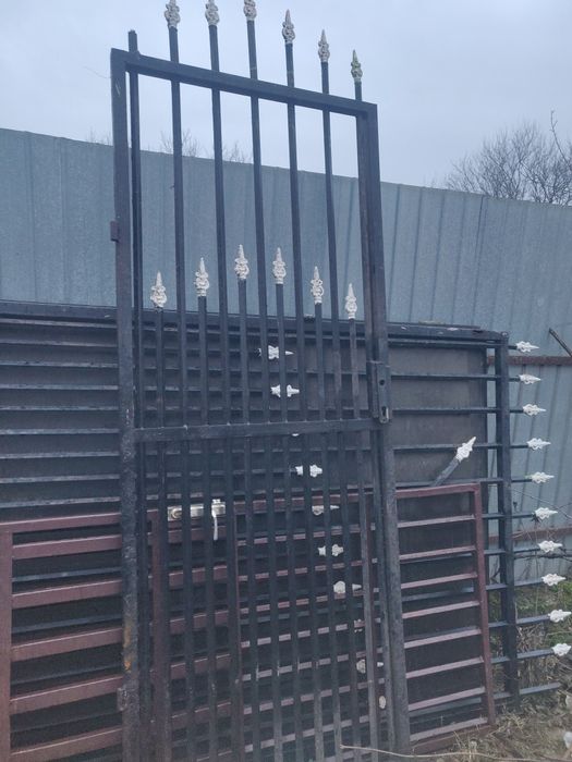 Porți gard vând urgent