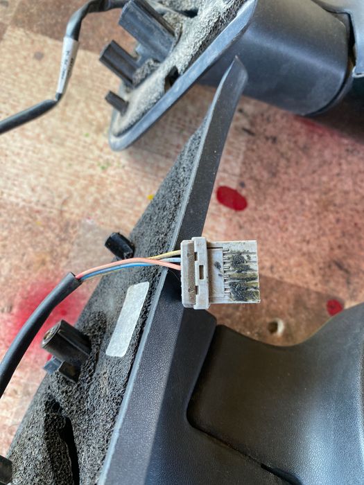 Огледало дясно електрическо за нисан микра к12