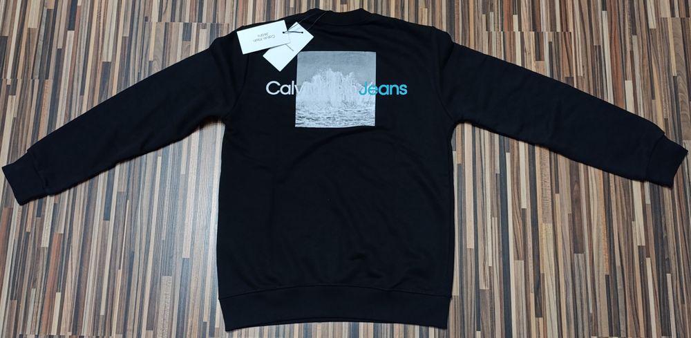 Vând bluza noua de bărbați Calvin Klein