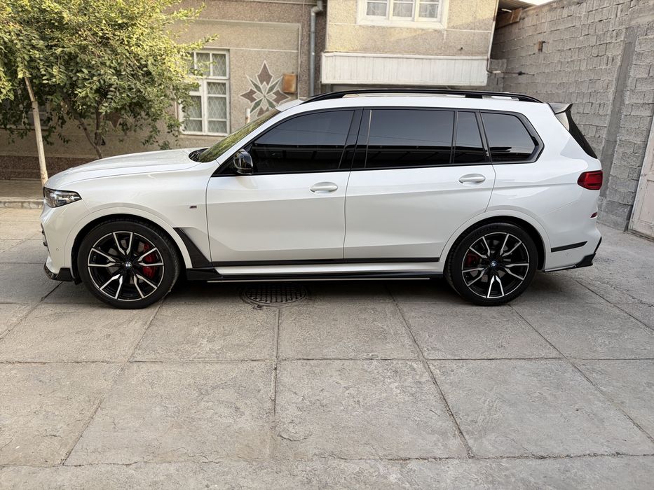 Bmw X7 M50i 4.4 full option