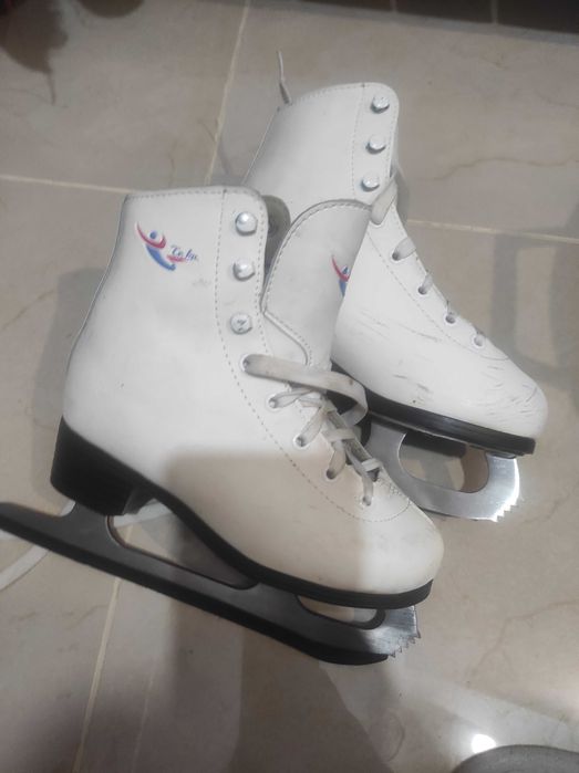 Продам коньки 31