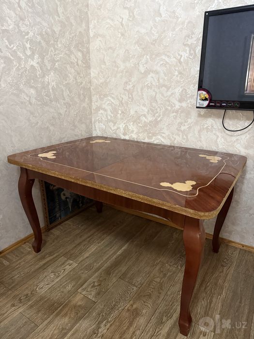 Продается стол в зал