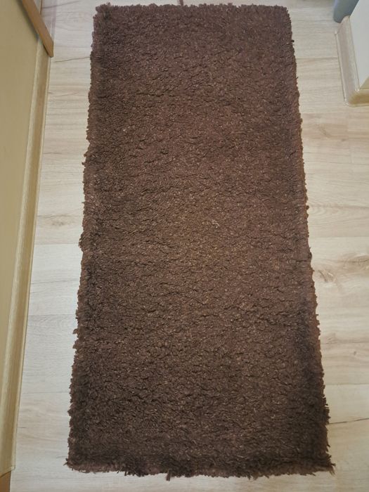 Vand 2 carpete bumbac Maro și Alb dimensiuni  130/60